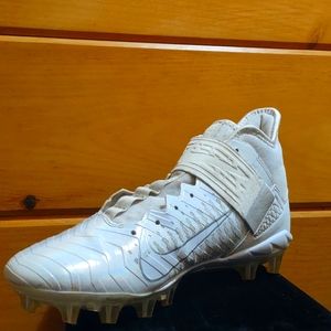 Nike Alpha Menace Pro Mid Football Cleat Size 10.5